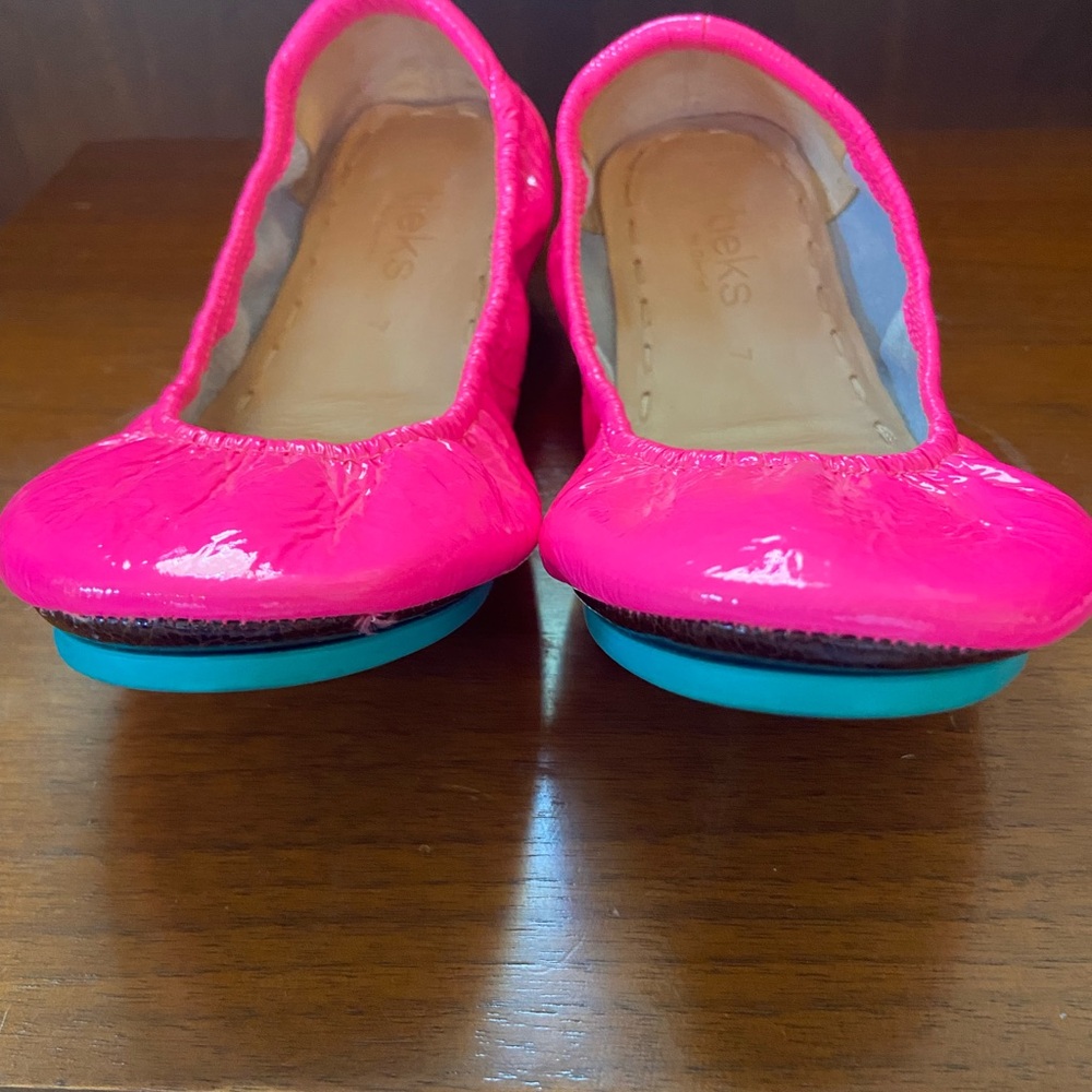 Size 7 Pop Pink Tieks